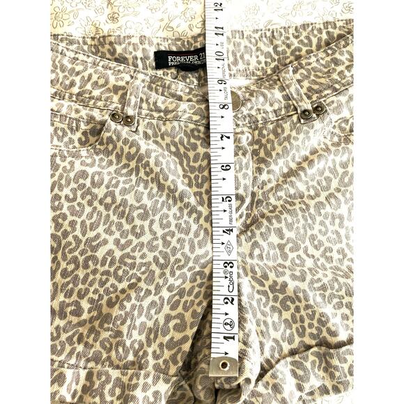 Forever 21 Leopard Print Denim Shorts Size 29 - Picture 3 of 5